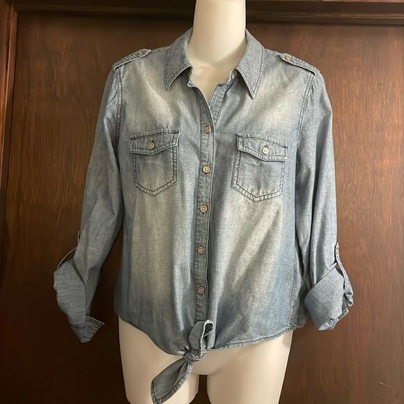Chico's Brand Size 1 (Medium) Chambray Button Up Blouse Tie-Front Waist Shirt - Picture 1 of 5